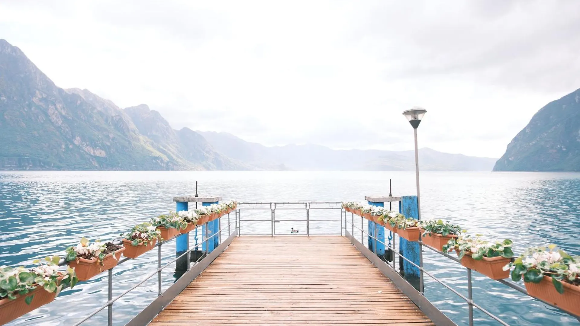 Costa Blu - Pool And Terrace With Lake View ريفا ديل سولتو