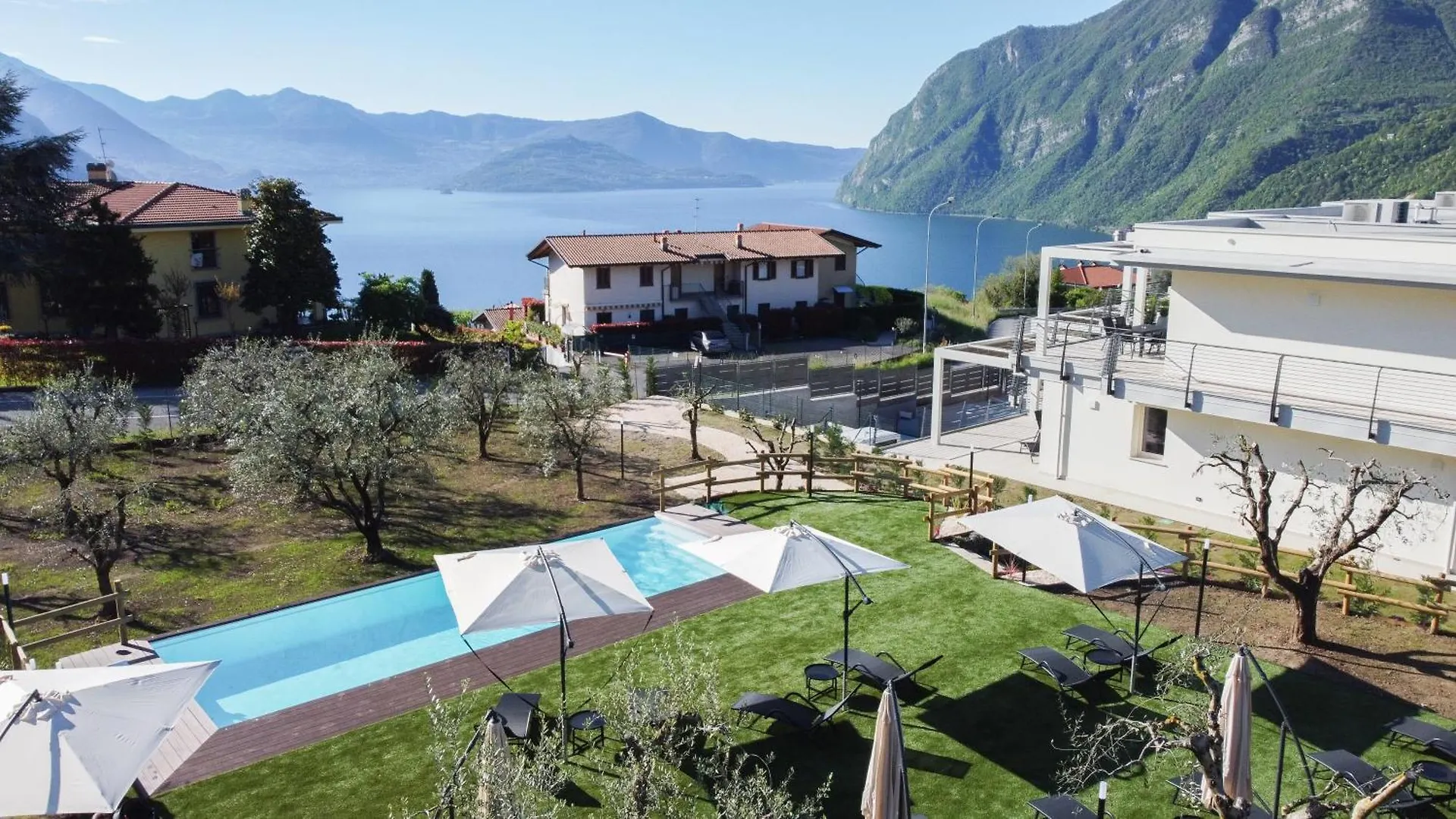 Costa Blu - Pool And Terrace With Lake View ريفا ديل سولتو 0*,