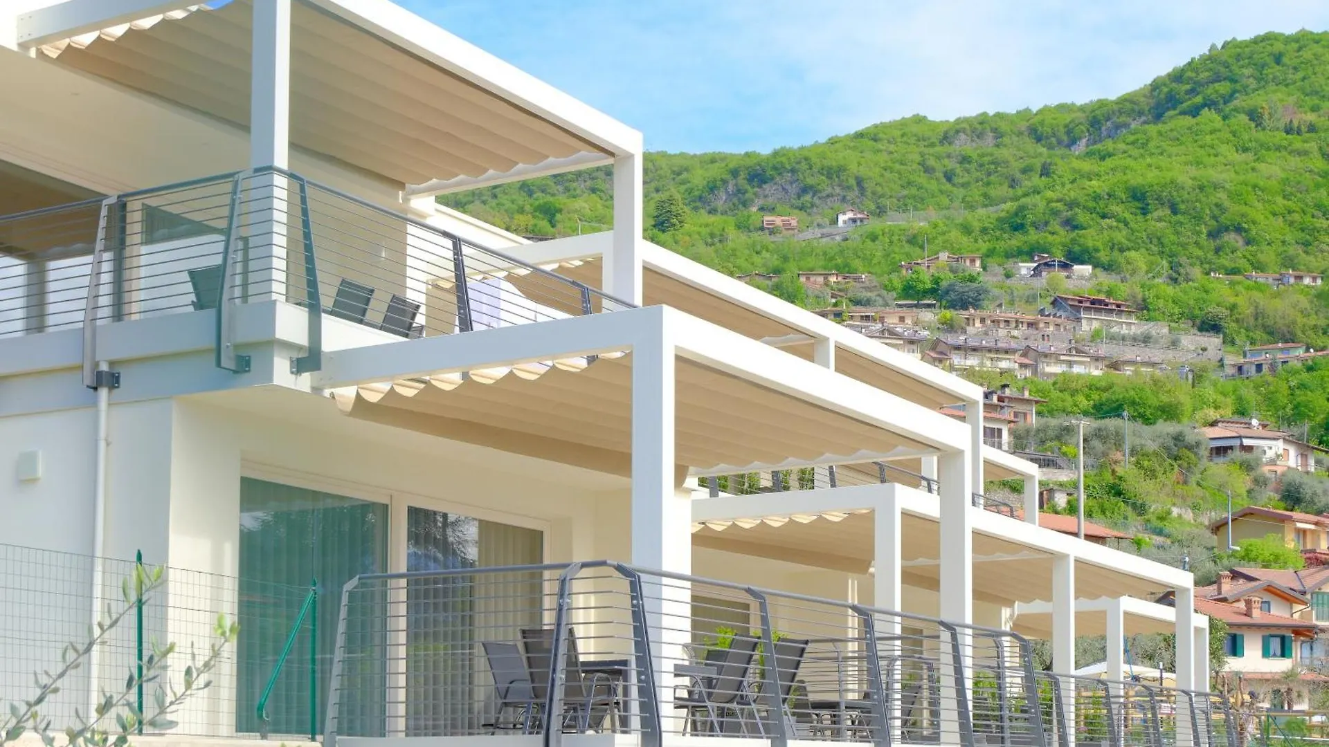 Costa Blu - Pool And Terrace With Lake View ريفا ديل سولتو
