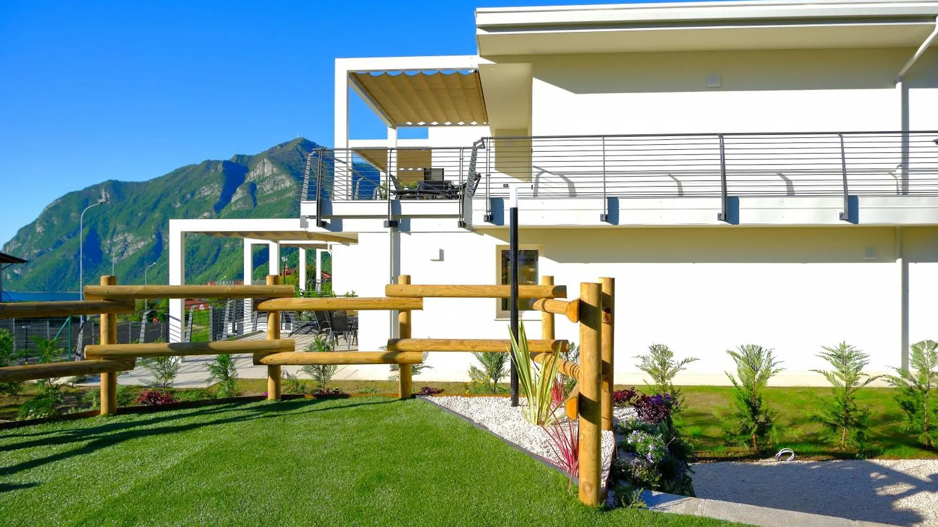 Costa Blu - Pool And Terrace With Lake View ريفا ديل سولتو